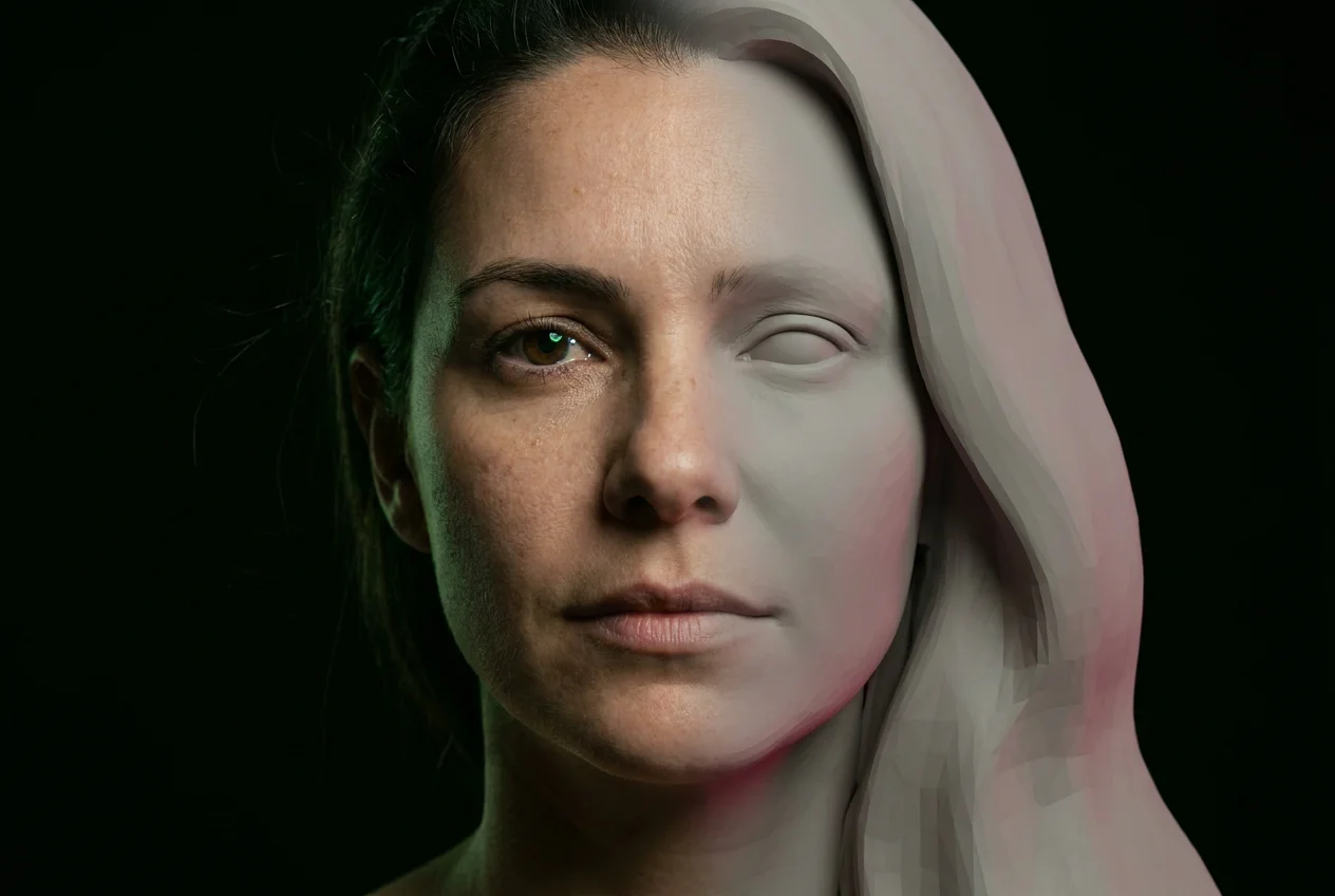 CGEYE Humanos Digitais — retrato editorial de humana digital fotorrealista meio renderizada: metade fotografia com poros visíveis, metade wireframe se resolvendo, estúdio matte black, catchlight verde
